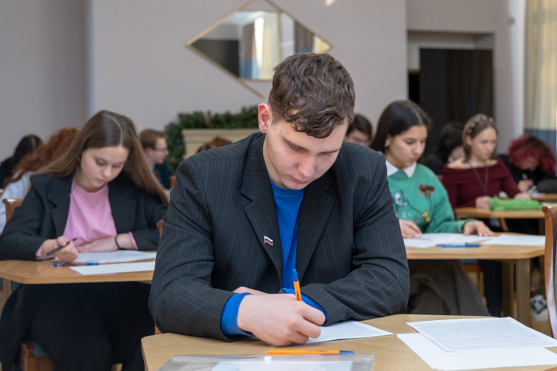 На интенсиве школьники разобрали социологические концепции