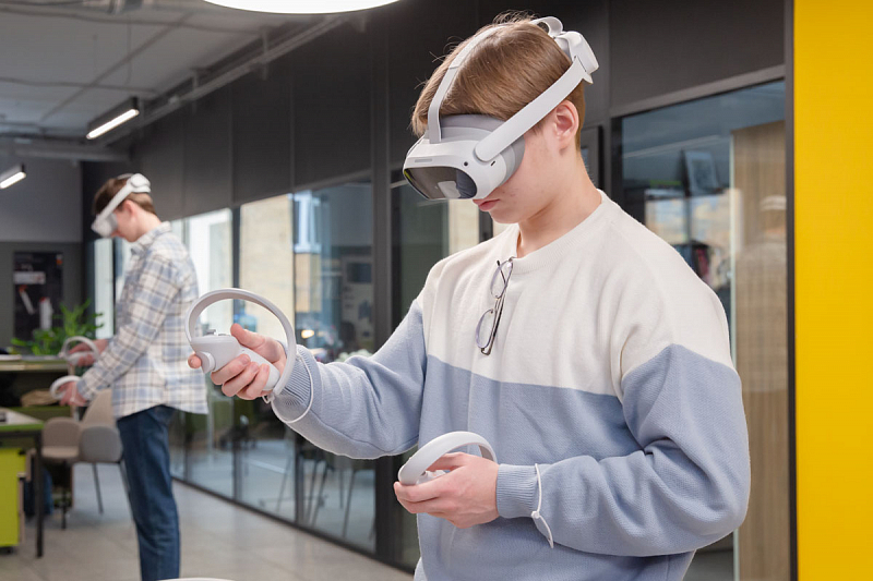 Старшеклассники провели VR-исследования в лабораториях НОЦ Инфохимии ИТМО