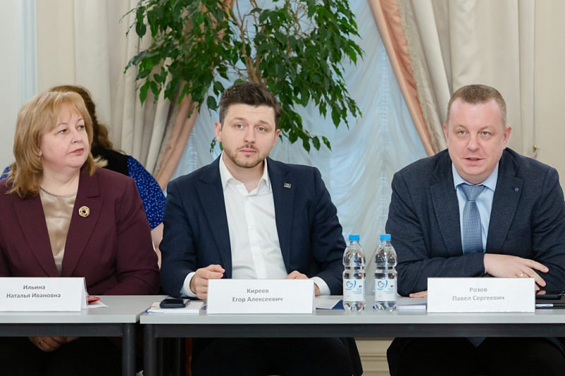 ПМОФ-2025: в Академии талантов обсудили точки роста проекта «Школы – ассоциированные партнеры "Сириуса"»